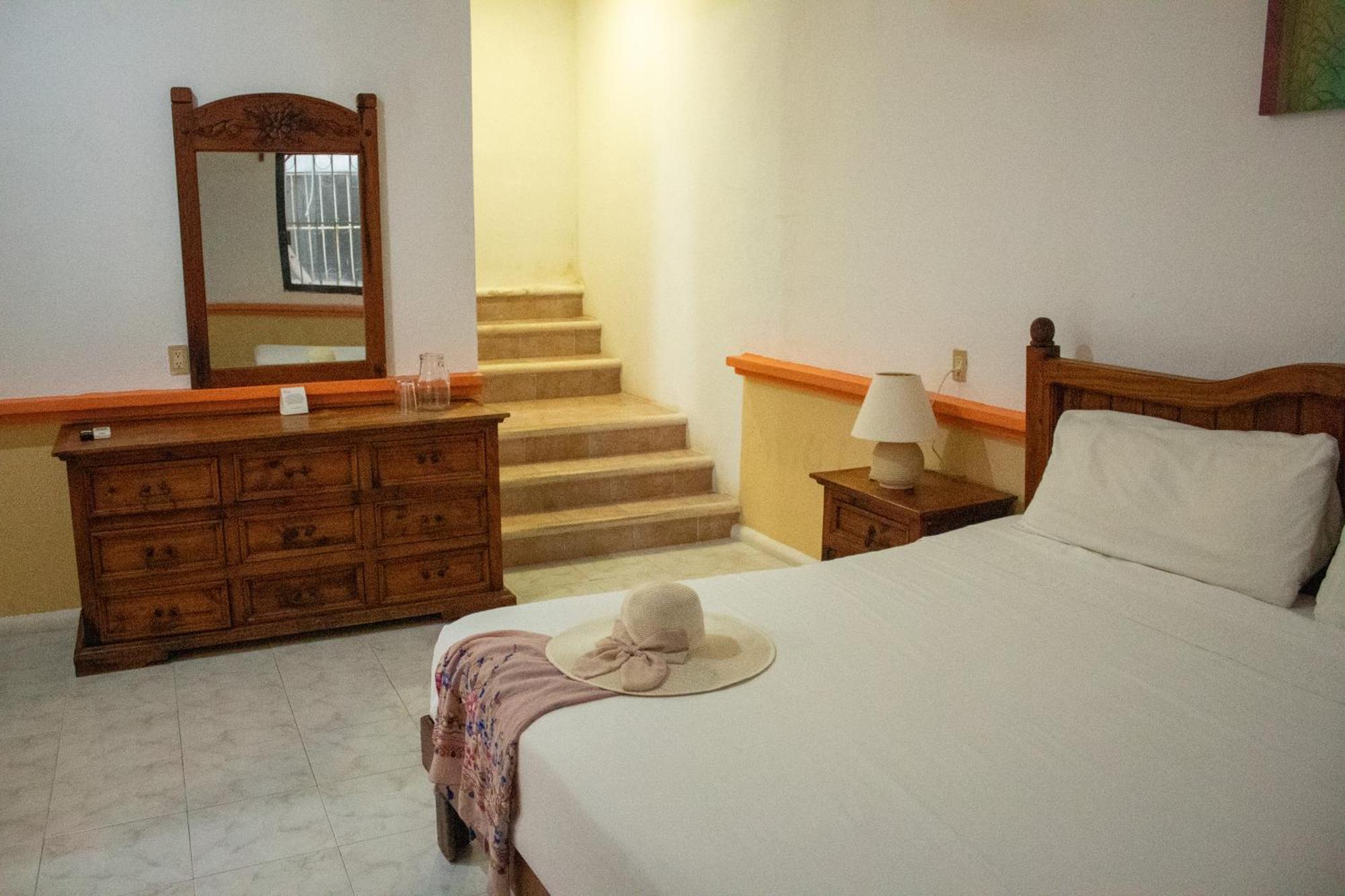 Hotel Vista Caribe 5Ta Av A 5 Pasos De La Playa Playa del Carmen Bagian luar foto