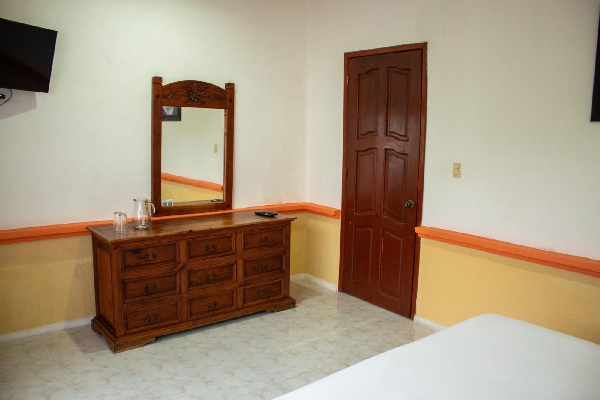 Hotel Vista Caribe 5Ta Av A 5 Pasos De La Playa Playa del Carmen Bagian luar foto